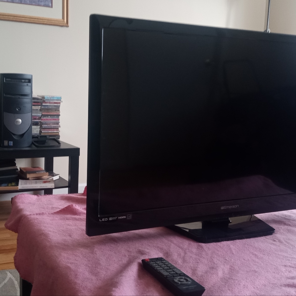 Televisor EMERSON LCD 32" nuevo sin usar